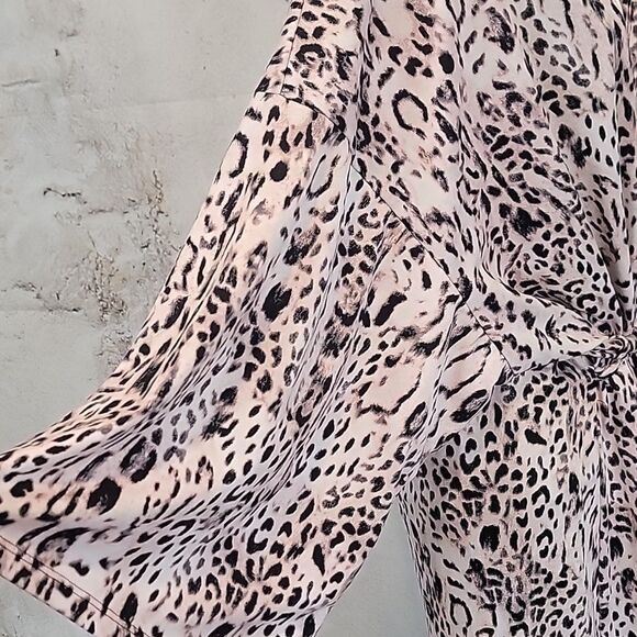 Secret Treasures robe lightweight pink leopard print Women's Size L - Picture 6 of 11